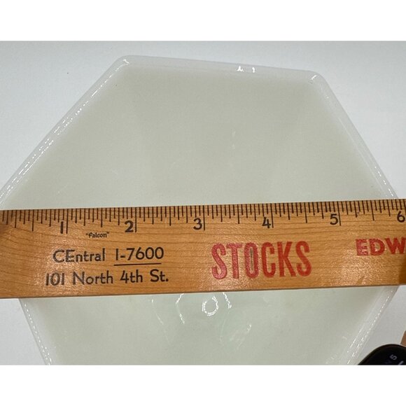 Anchor Hocking Fire-King Embossed Grape & Vine Pattern Milk Glass Hexagonal Vase - Picture 4 of 8